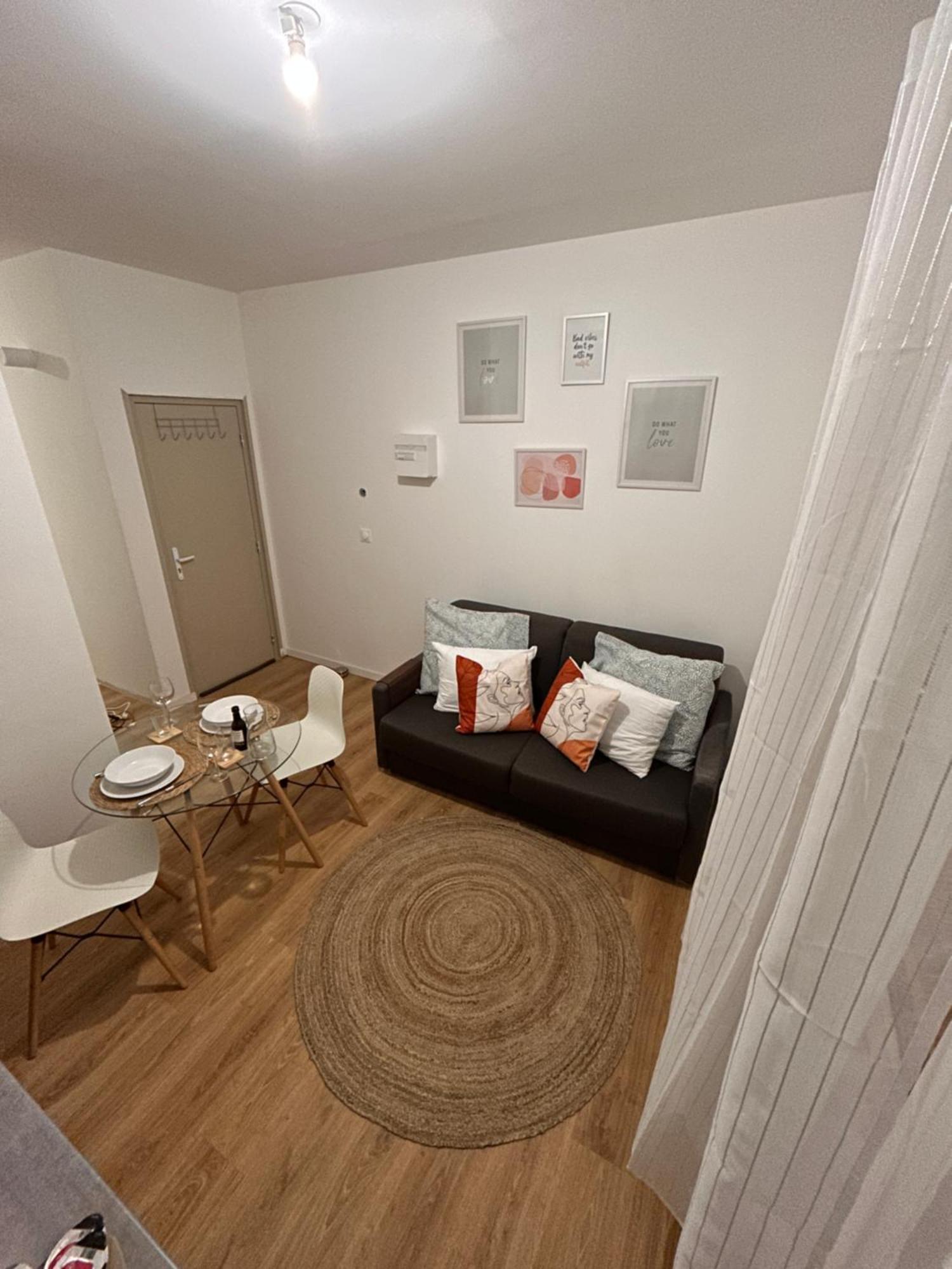 Serenity Stay Saint-Quentin  Bagian luar foto