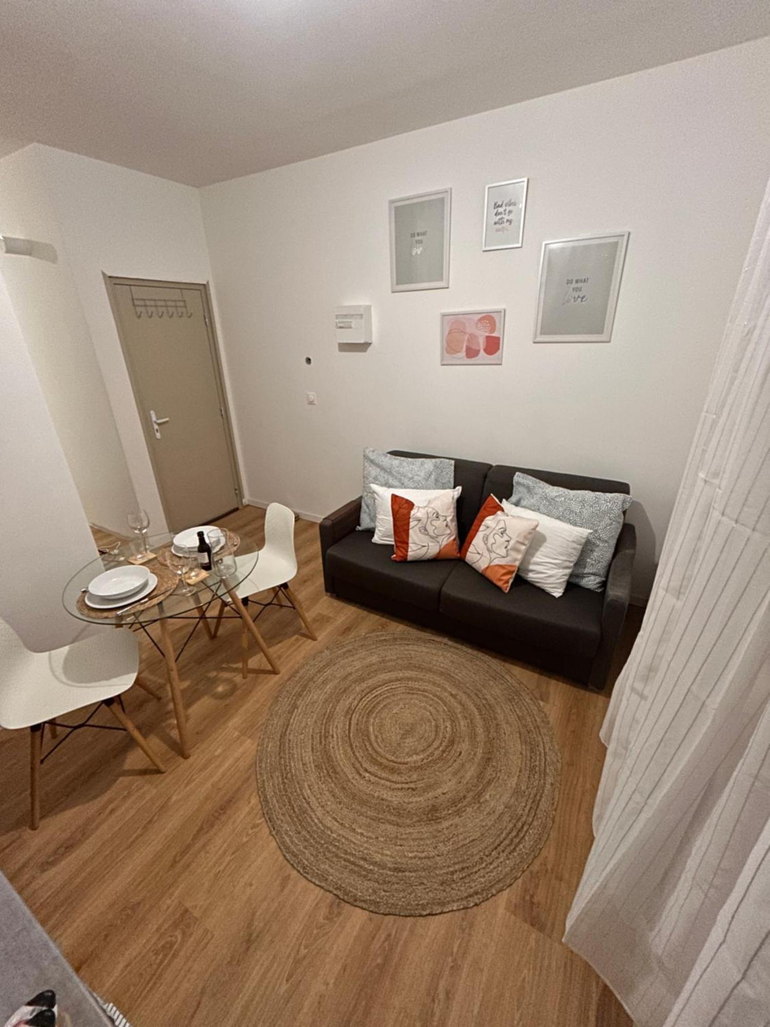 Serenity Stay Saint-Quentin  Bagian luar foto